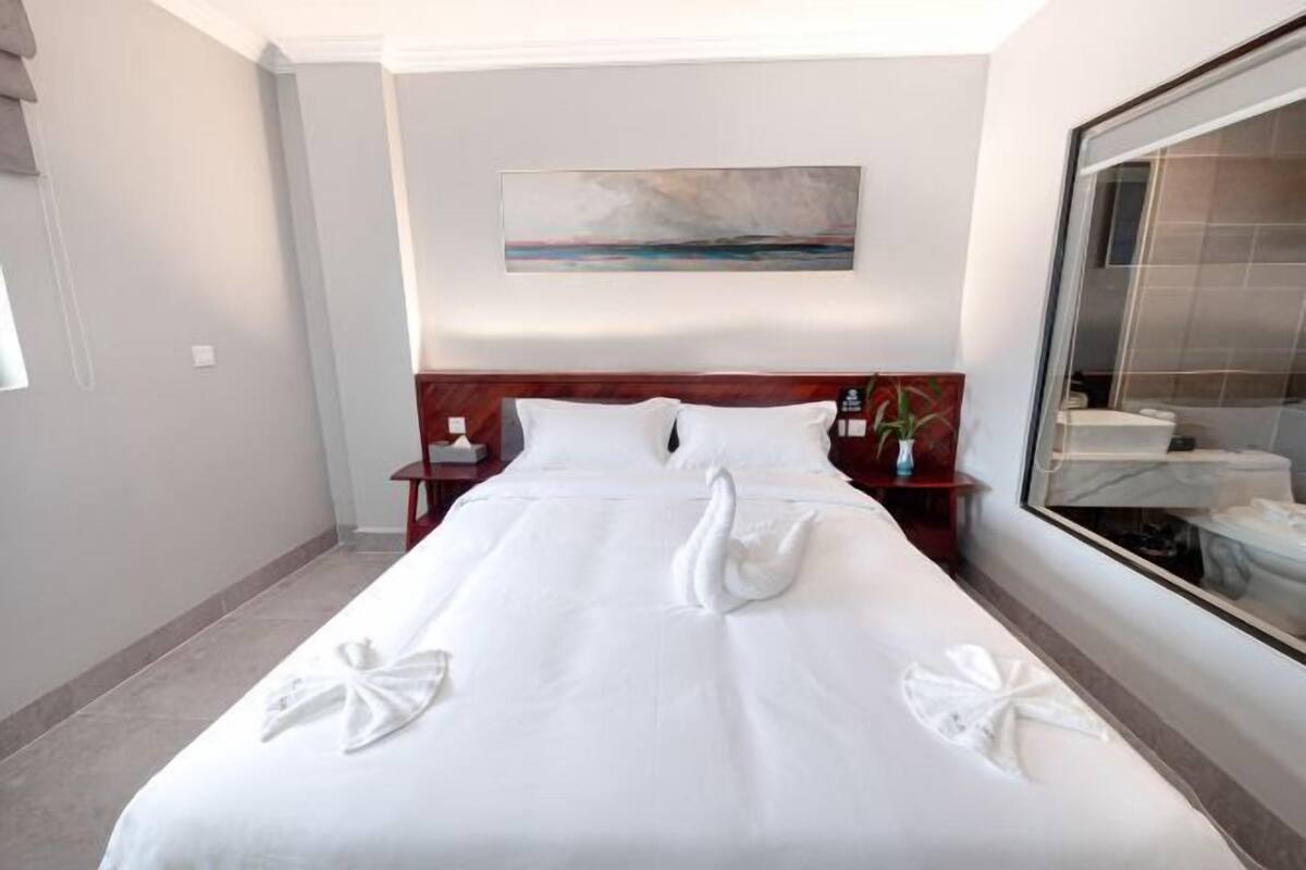 1 bedroom, in-room safe, blackout drapes, soundproofing