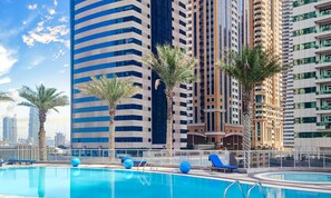 Outdoor pool - LUX The Dubai Marina View Suite (Dubai)