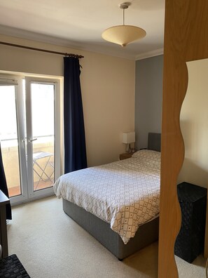 1 bedroom, iron/ironing board, free WiFi, bed sheets - Elegant and tranquil apartment in prime location. Beautiful landscaped gardens! (Blackrock)