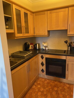 Fridge, microwave, oven, coffee/tea maker