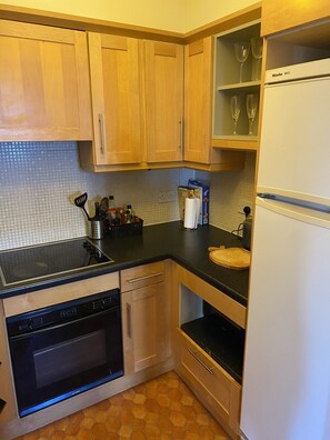 Fridge, microwave, oven, coffee/tea maker