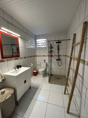 Shower, hair dryer, towels, soap - Kapumati Villa - Evasion en Martinique (Sainte-Anne)