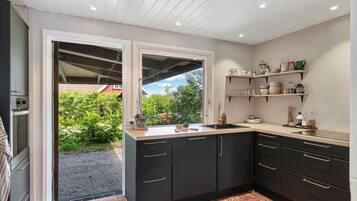 Réfrigérateur, four, lave-vaisselle, cafetiÚre/bouilloire