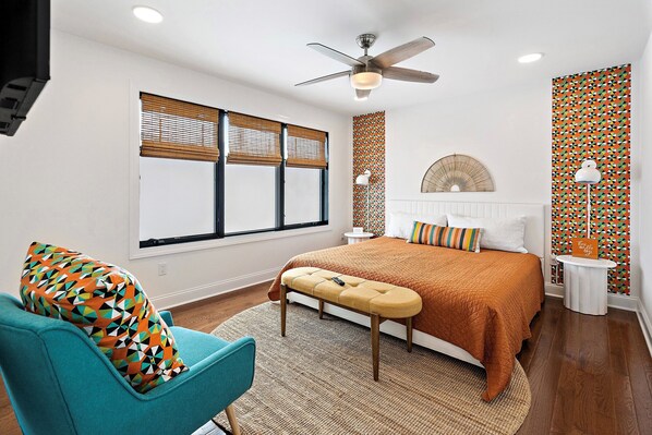 4 bedrooms, desk, iron/ironing board, travel cot