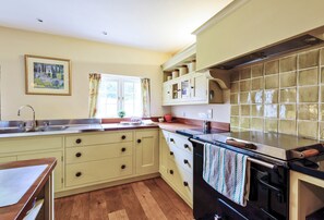 Fridge, dishwasher