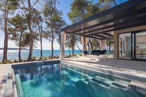 Amber Sea Luxury Holiday Home with pool | Terraço/pátio