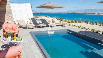 Avalona Luxury Mare Glamping Villa with Pool