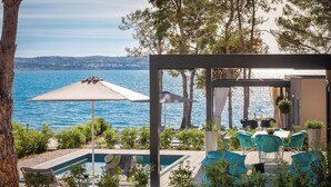 Luxury Holiday Home with pool | Teras/patio