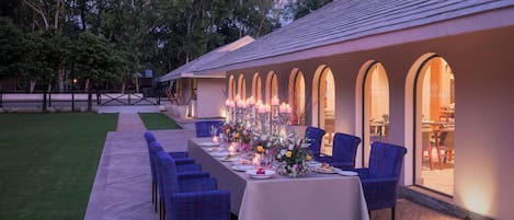 Outdoor dining