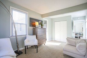 3 habitaciones, escritorio, tabla de planchar con plancha y wifi gratis 