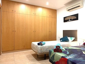 2 chambres, fer et planche à repasser, lit parapluie, Wi-Fi gratuit