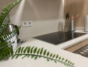 Fridge, microwave, oven, stovetop - Near to Beach and 15 min to Barcelona by Train (Sant Adrià de Besòs)