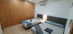 2 makuuhuonetta, silitysrauta/-lauta, vauvan matkasänky, ilmainen Wi-Fi