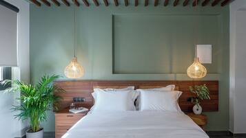 Suite Deluxe, vista al mar | 1 habitación, ropa de cama hipoalergénica y minibar