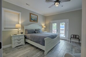 4 bedrooms, desk, iron/ironing board, WiFi