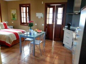 1 bedroom, free WiFi, bed sheets - Finca Las Barandas, The Studio (Icod de los Vinos)