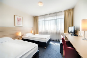 Standard Double or Twin Room | Hypo-allergenic bedding, in-room safe, desk, blackout drapes - enjoy Hotel am Studio (Berlin)