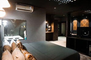 高级房 | 高档床上用品、羽绒被、记忆海绵床垫、客房内保险箱