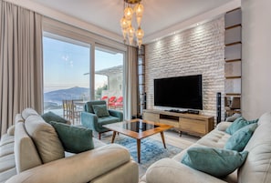 Deluxe Villa, 5 Bedrooms, Private Pool, Sea View | Living area