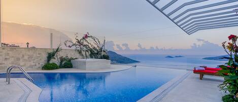 Villa Deluxe, 1 chambre, piscine privée, vue mer | Terrasse/Patio