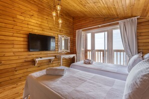 Deluxe villa, 5 slaapkamers, privézwembad, uitzicht op zee | Een kluis op de kamer, een strijkplank/strijkijzer, gratis babybedden