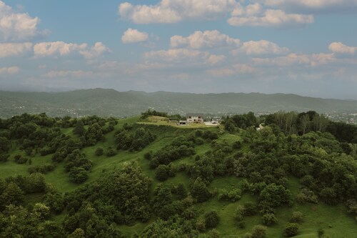 Valley View and pool Breaza