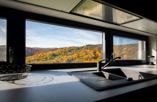 Valley View and Pool Breaza