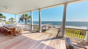 Outdoor dining - Dunecrest Lane 7: 7  BR, 8  BA House in Isle of Palms, Sleeps 18 (Isle of Palms)