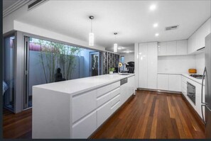 Basic House, Multiple Beds | Private kitchen | Fridge, microwave, oven, stovetop