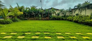 Garden view - The Vintage Farm (Trimbak)