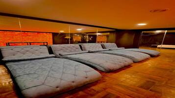 ๋ด๋ถ ์ธ๋ถ ์ฌ์ง