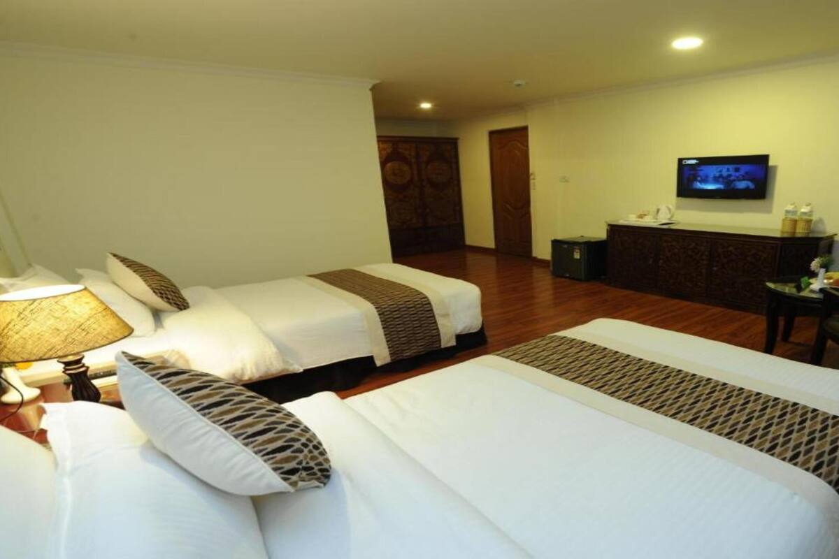 Deluxe Double Room | Free WiFi, bed sheets