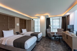 Family Suite | Egyptian cotton sheets, premium bedding, desk, soundproofing - Batumi View Luxury  (Batumi)