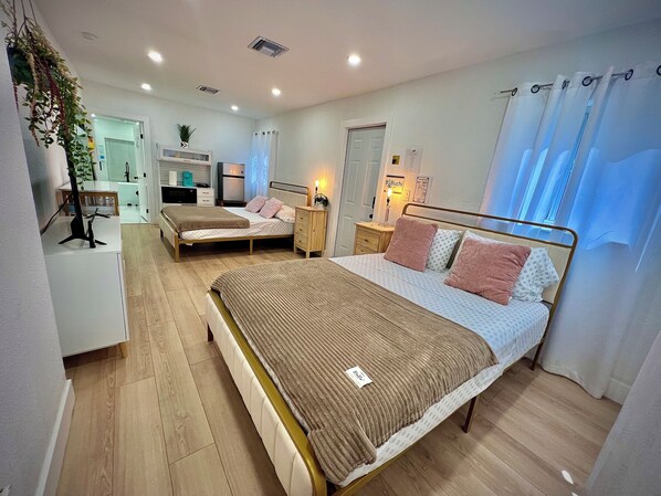 1 chambre, fer et planche Ă repasser, Wi-Fi gratuit, draps fournis