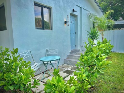 Miami luxury | 1BA | 2 Queen Beds |