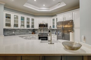 Fridge, microwave, oven, stovetop - 8116 Wendover Dunes - Absolutely stunning 3-Bedroom Villa! (Hilton Head Island)