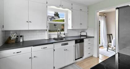 Charming quiet Point Ruston Northend Bungalow A/C & fenced yard