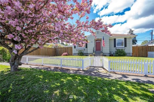 Charming quiet Point Ruston Northend Bungalow A/C & fenced yard
