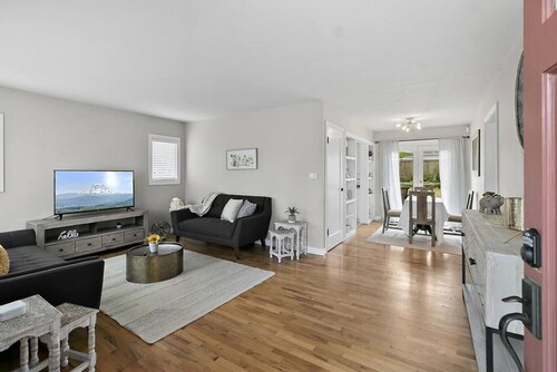 Charming quiet Point Ruston Northend Bungalow A/C & fenced yard