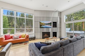 Fernseher, Kamin