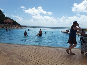 Outdoor pool - Appartement de Standing en Front de Mer Dans Résidence Paradisiaque (Saint-François)