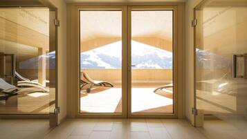 Couples treatment rooms, sauna, steam room, body treatments