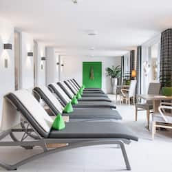 Couples treatment room(s), sauna, steam room, body treatments