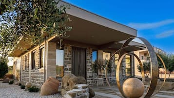 المنشأة من الخارج