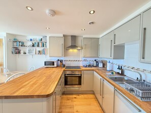 Fridge, microwave, oven, stovetop - Harbour View - an apartment that sleeps 4 guests in 2 bedrooms (St Ives)