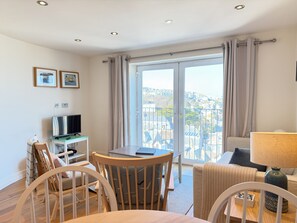 Smart TV, DVD player, books - Harbour View - an apartment that sleeps 4 guests in 2 bedrooms (St Ives)
