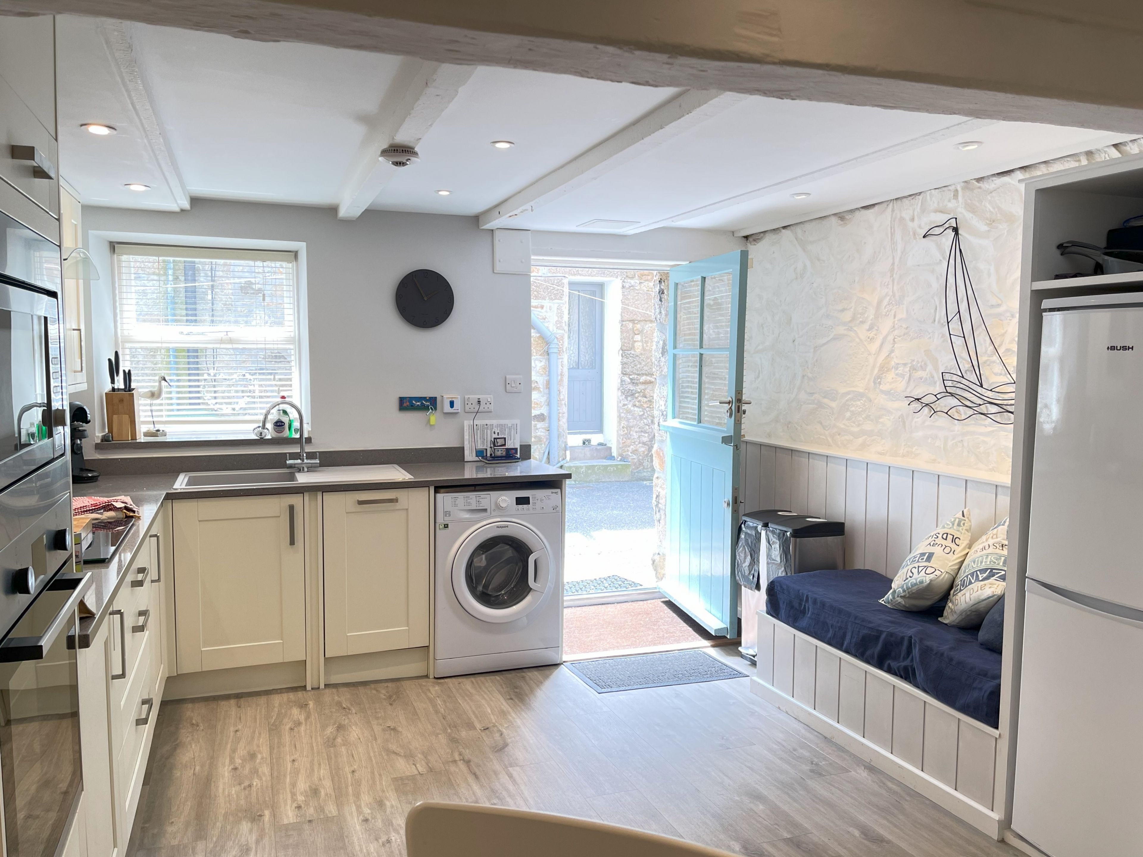 冰箱、微波炉、烤箱、炉灶