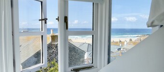 Silver Seahorse - a cottage that sleeps 6 guests in 3 bedrooms