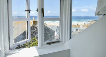 Silver Seahorse - a cottage that sleeps 6 guests in 3 bedrooms