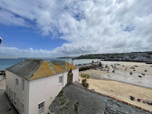 Beach nearby - 3 Sunnyside - an apartment that sleeps 4 guests in 2 bedrooms (St Ives)